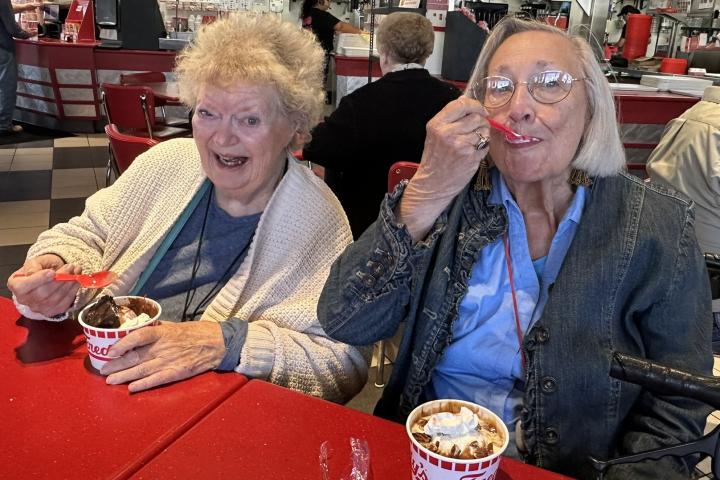 Fran and Trish love Freddy's!